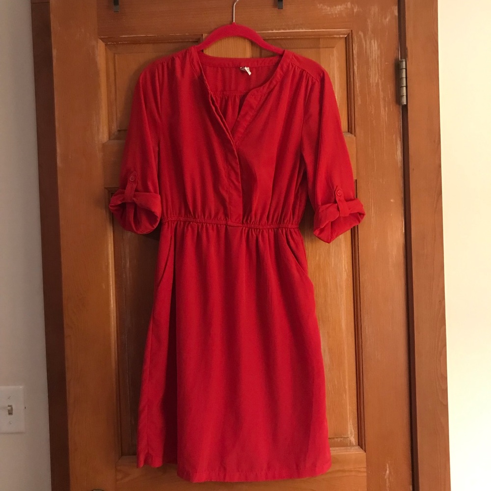 Red 3/4 sleeve dress